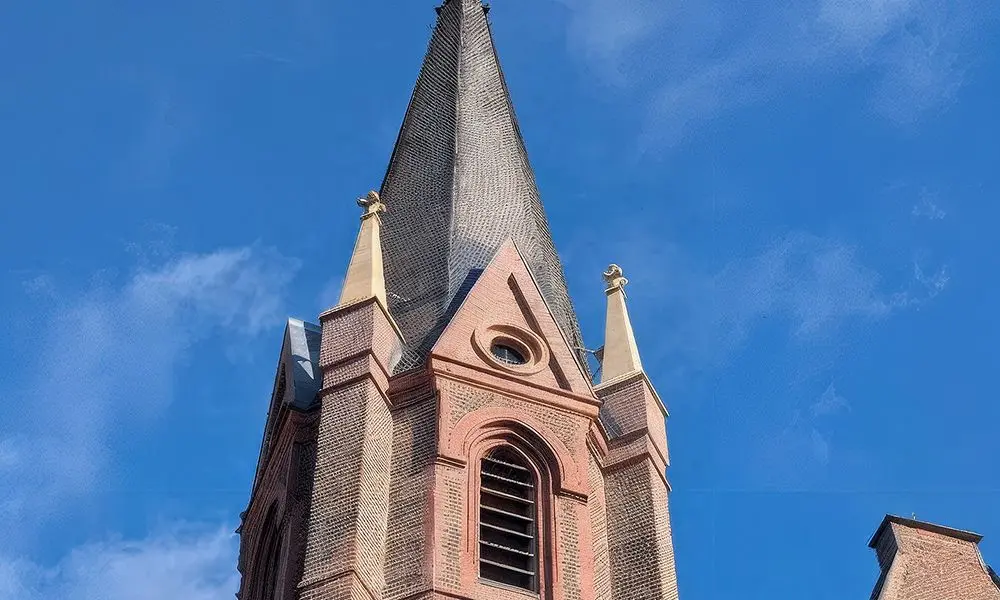 Fertiggestellter Kirchturm im Oktober 2024