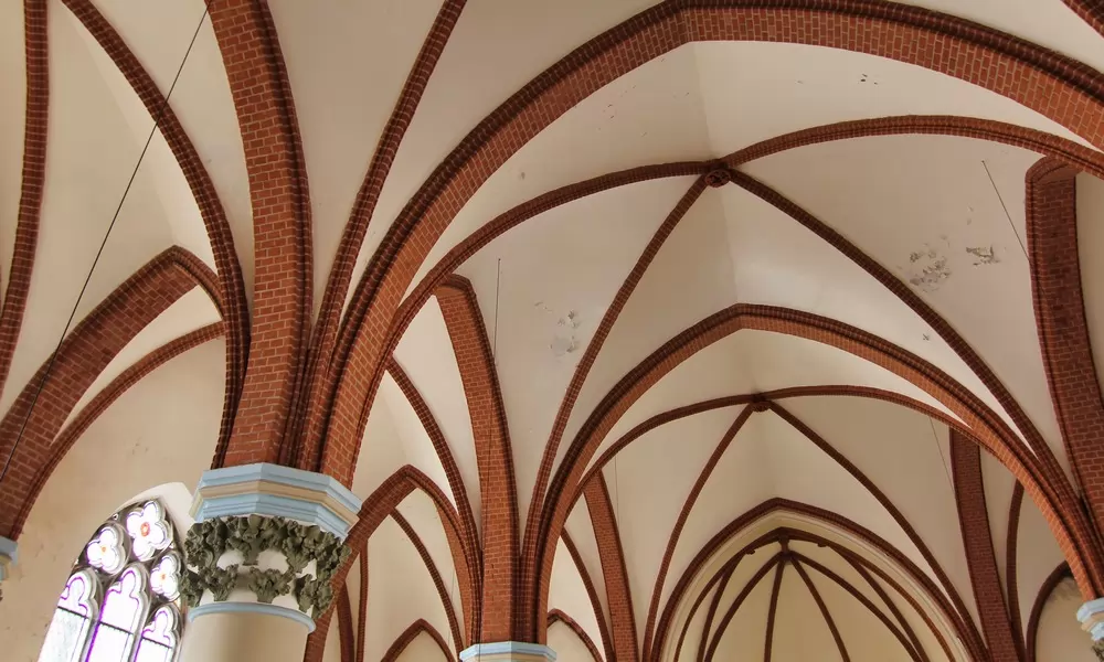 St. Ambrosius in Magdeburg: Details in der Rippendecke im nÃ¶rdlichen Seitenschiff
