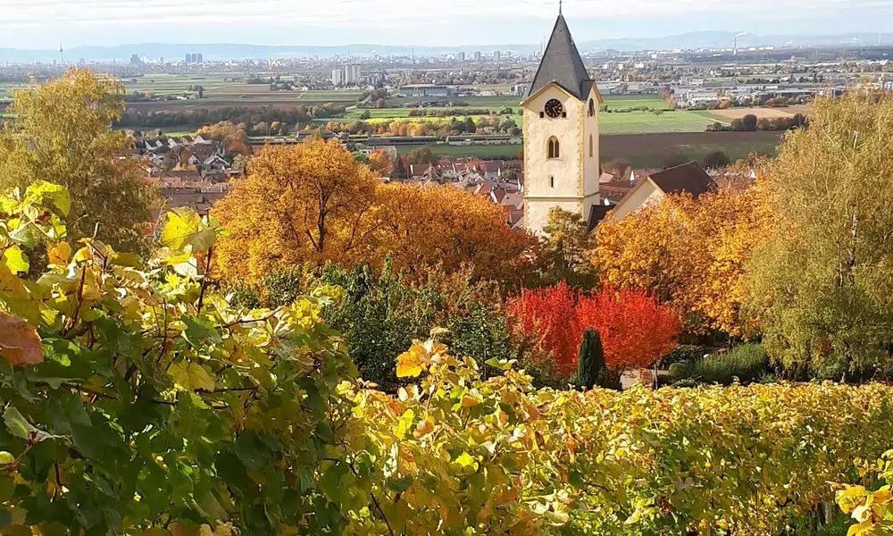 Oktober: Kirche Leutershausen