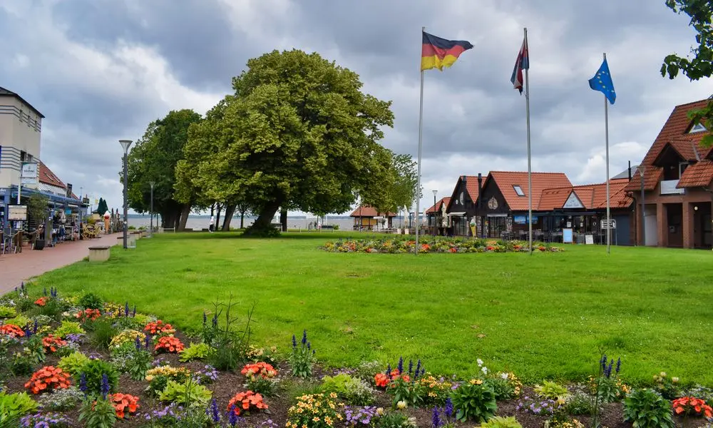 An der Uferpromenade
