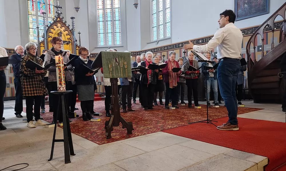 Der Kirchenchor Mühlacker musiziert mit dem Singkreis Schmölln
