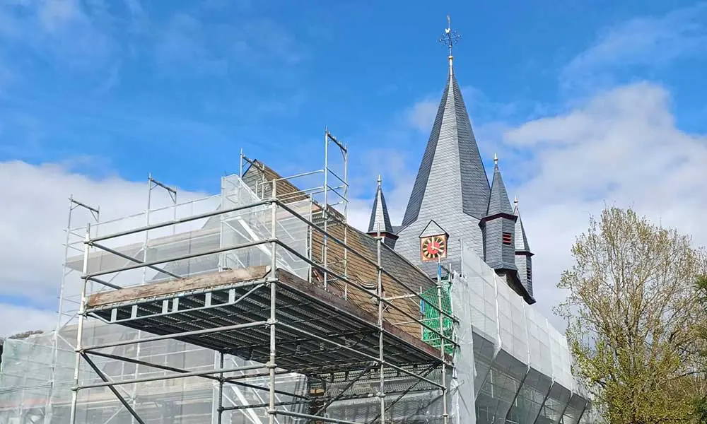 Einger&uuml;stetes Kirchenschiff