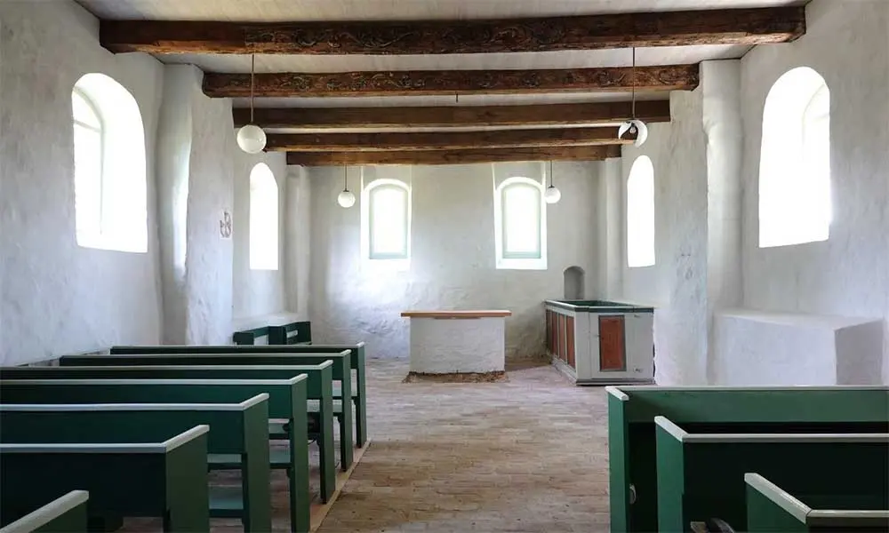 Nach der Sanierung: Kirchenschiff (Blick nach Osten)