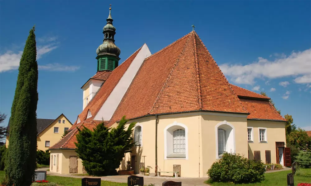 September: Dorfkirche Klitten (Sachsen)