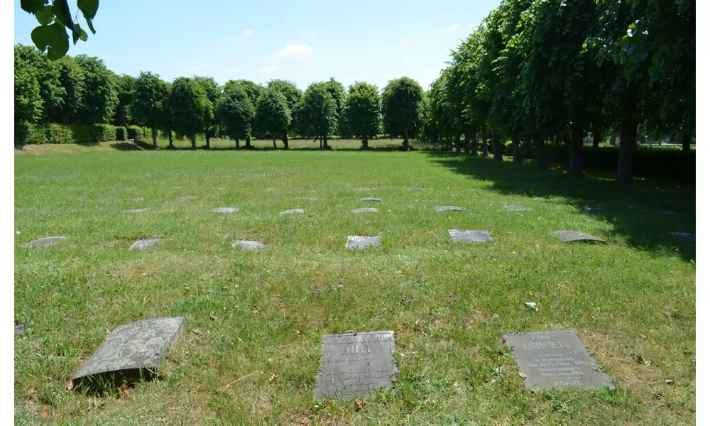Der Gottesacker wurde 1730 als Friedhof der BrÃ¼dergemeine angelegt und beeindruckt neben seiner weitlÃ¤ufigen Anlage durch die schon 1747 genormten liegenden Grabsteine.
