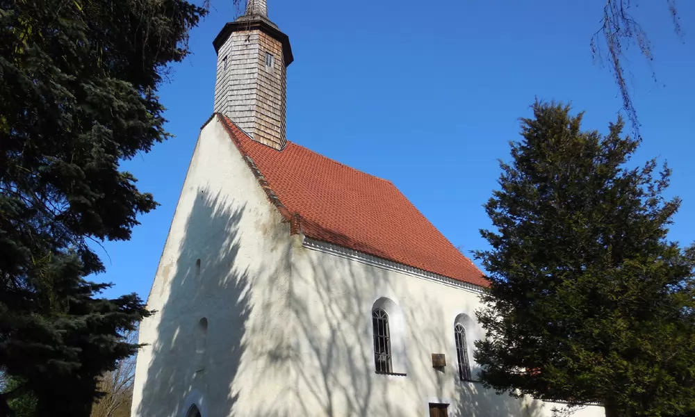 Dorfkirche Lausa in der SÃ¼dwestansicht