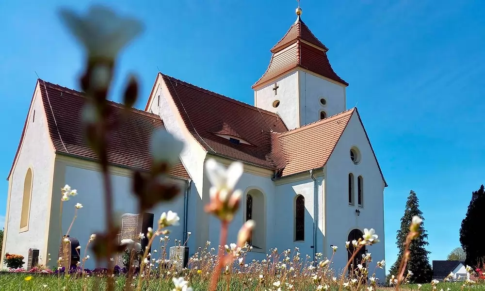 April: Marienkirche Oberaudenhain