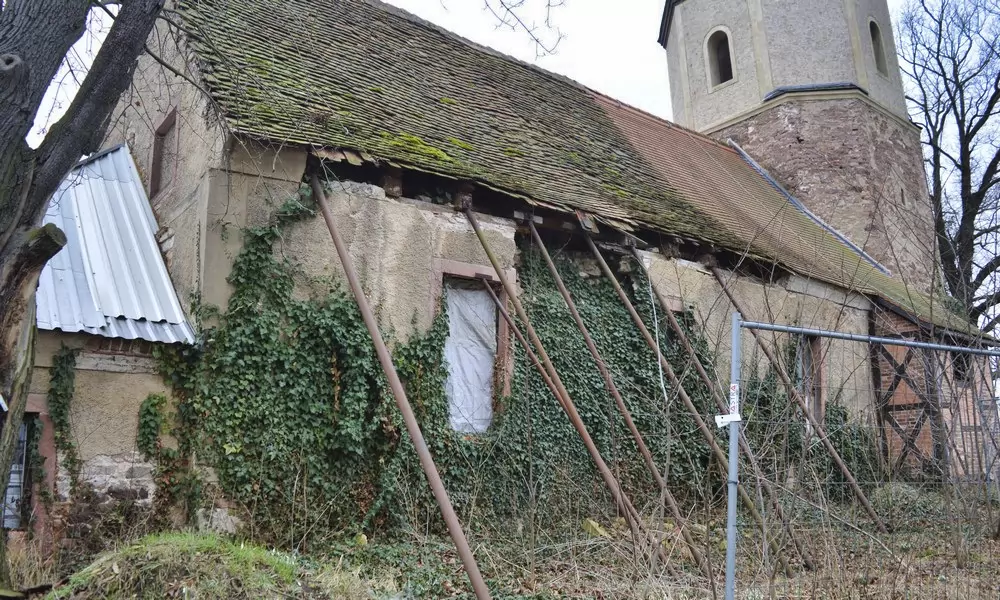 Die Kirche in Kösseln musste notgesichert werden (Ansicht von Norden)