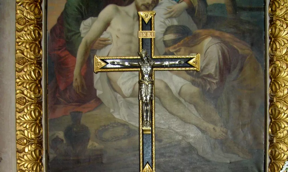 Sankt Lukas in MÃ¼nchen: Altarkreuz und -bild