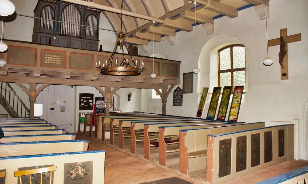 Innenraum der Dorfkirche Morgenitz vor der Sanierung