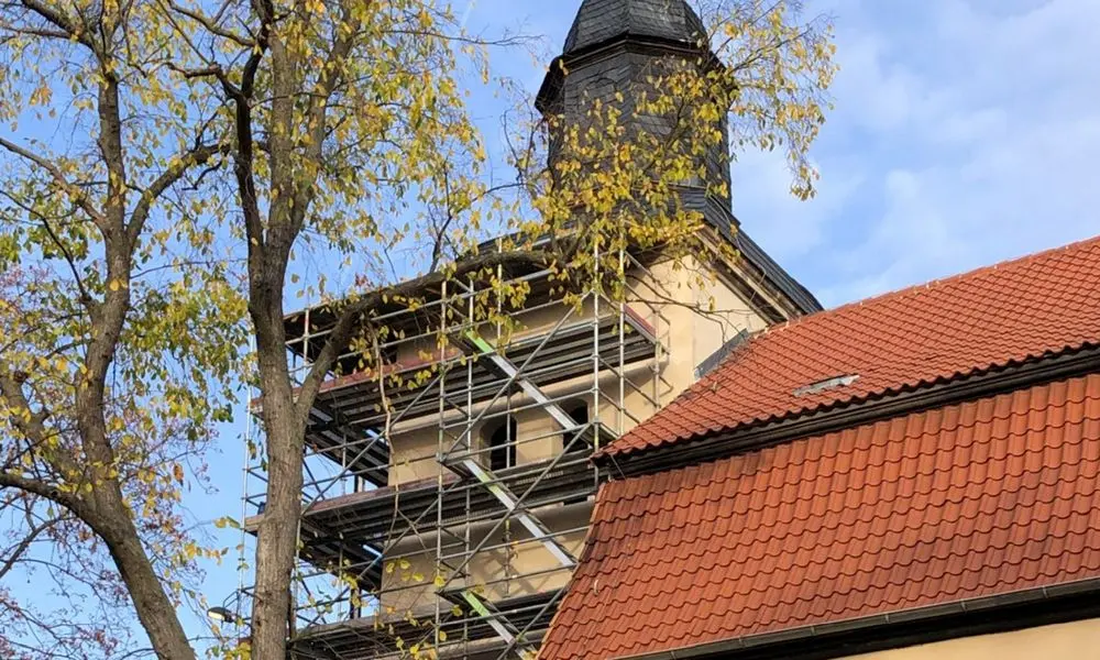 Der einger&uuml;stete Kirchturm