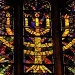 Fischer, Reinhold | Mosaikfenster mit siebenaarmigen Leuchter im Ulmer Münster