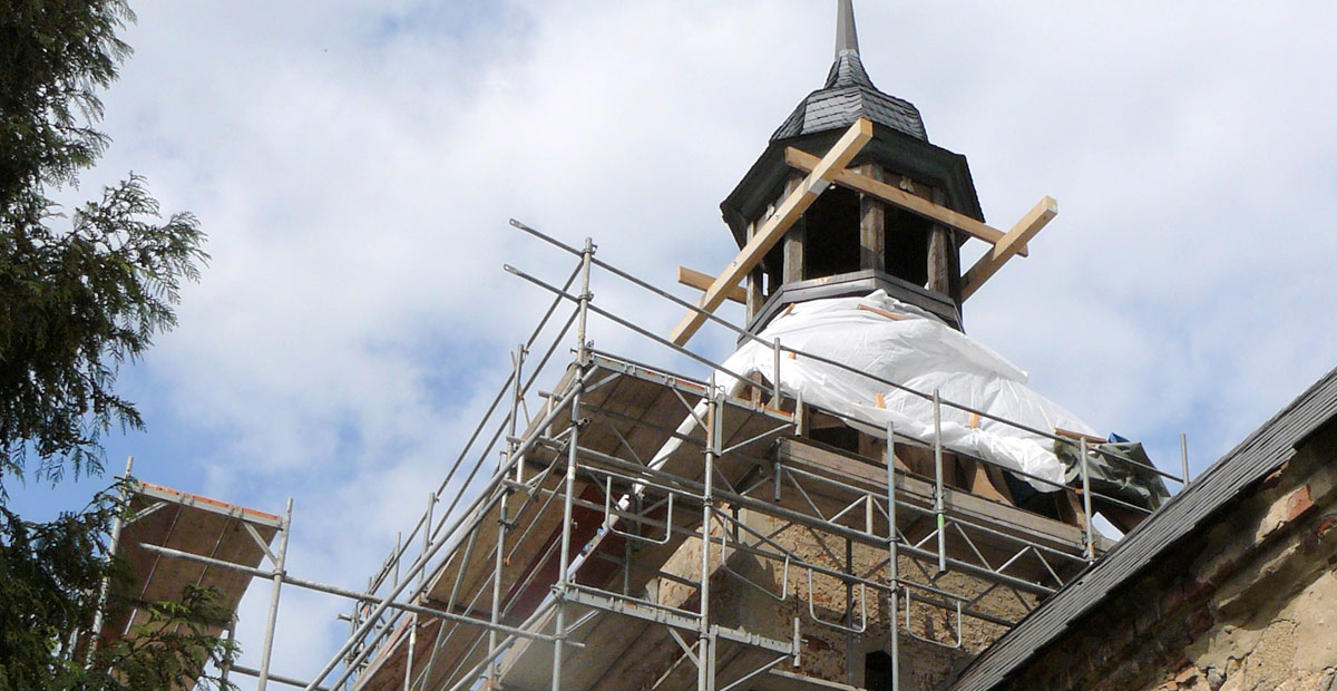 Neueindeckung und Fassadeninstandsetzung der Dorfkirche Falkenberg (Brandenburg)