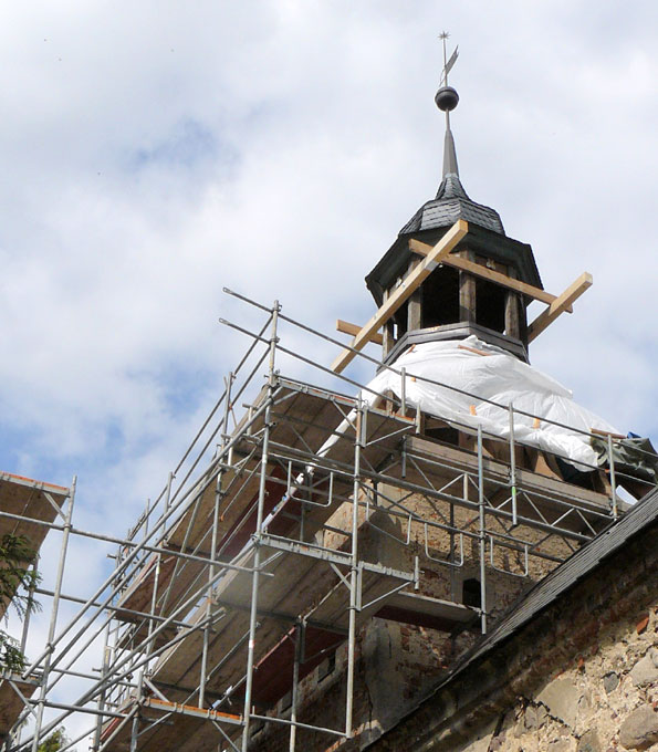 Neueindeckung und Fassadeninstandsetzung der Dorfkirche Falkenberg (Brandenburg)