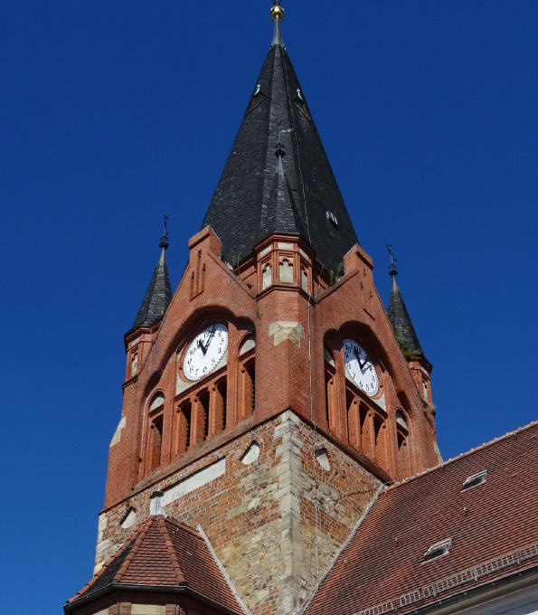 Turm von St. Albanus Schkeuditz - hier noch ohne Gerüst