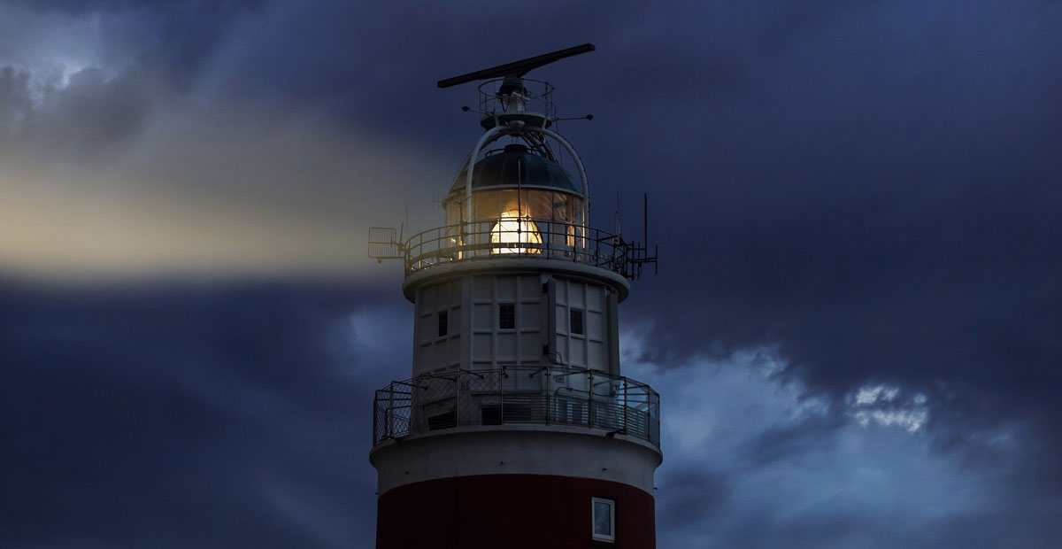 Leuchtturm in der Nacht