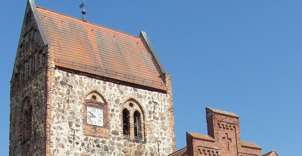 Dorfkirche Netzow (Brandenburg). 2021 von der KiBa gefördert.