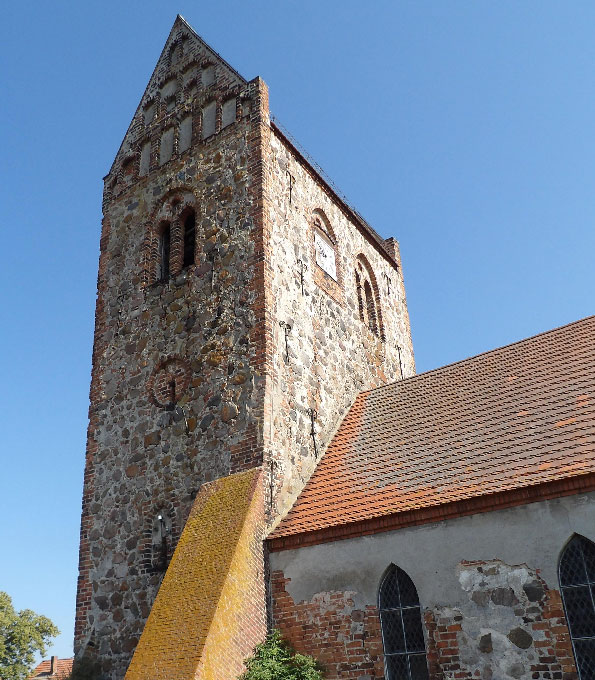 Dorfkirche Netzow (Brandenburg). 2021 von der KiBa gefördert.