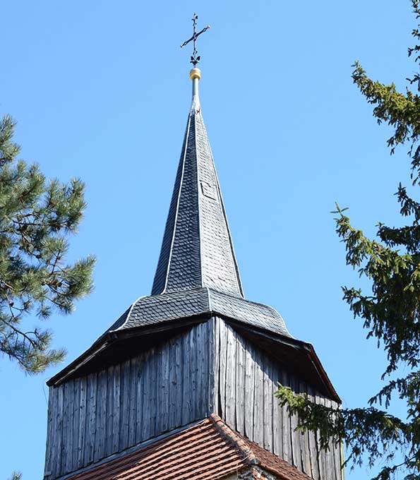 Der Turm der St.-Jacbus-Kirche zu Zirchow auf Usedom vor der Sanierung