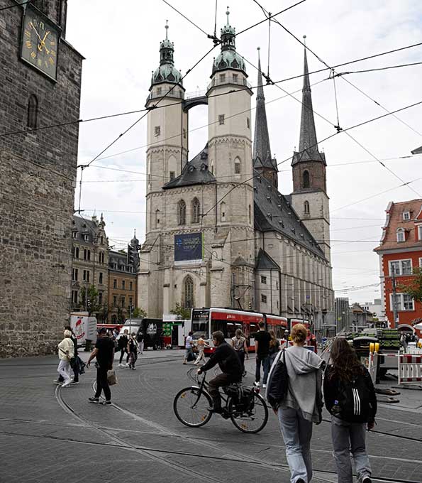 Beispielbild einer Kirche Kirchturm