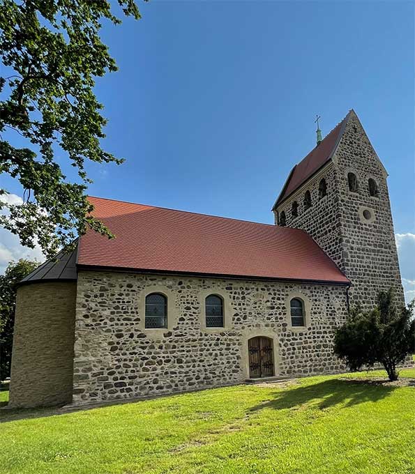 Die Kirche St. Trinitatis Eichholz (Sachsen-Anhalt) nach Sanierung und Neugestaltung