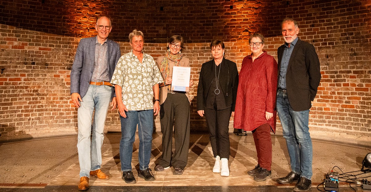 Preisverleihung: der 1. Preis geht nach Coesfeld für das Projekt „Roter Kubus“
