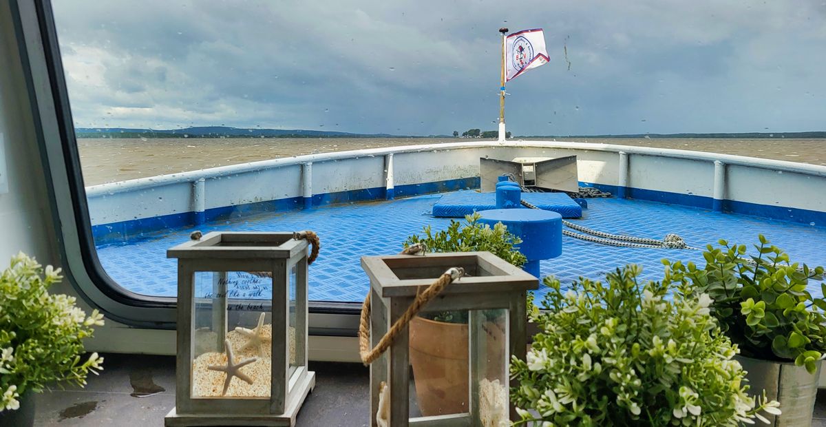 An Bord der „FGS Steinhude“ geht's über das Meer