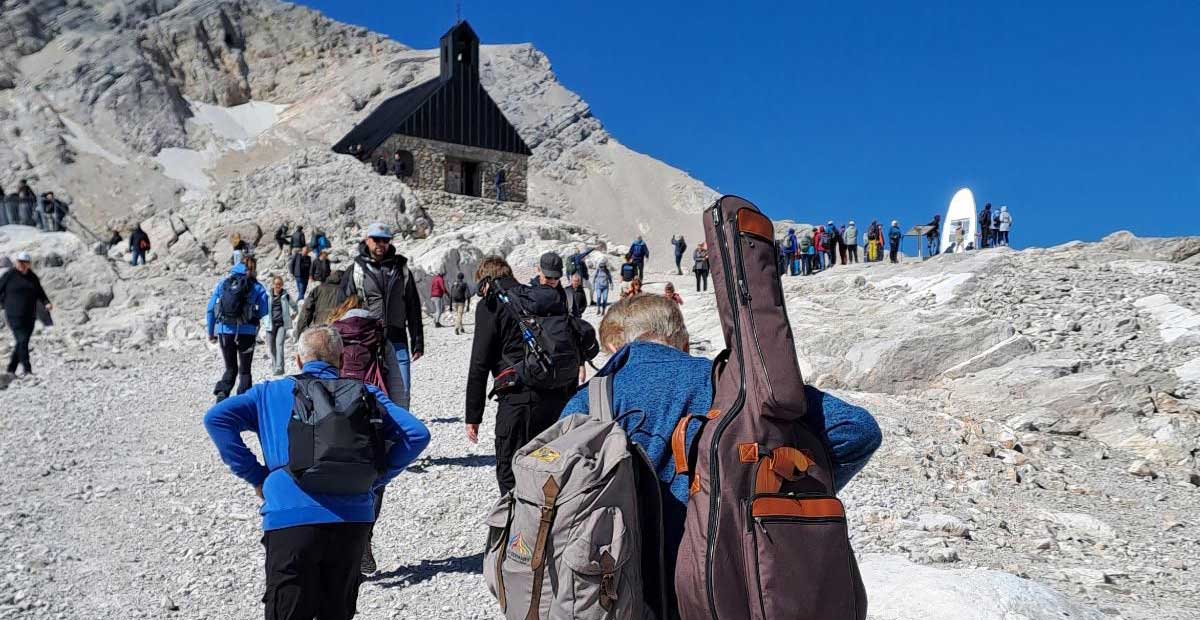 Kapelle „Maria Heimsuchung“ auf dem Zugspitzplatt unterhalb des Gipfels